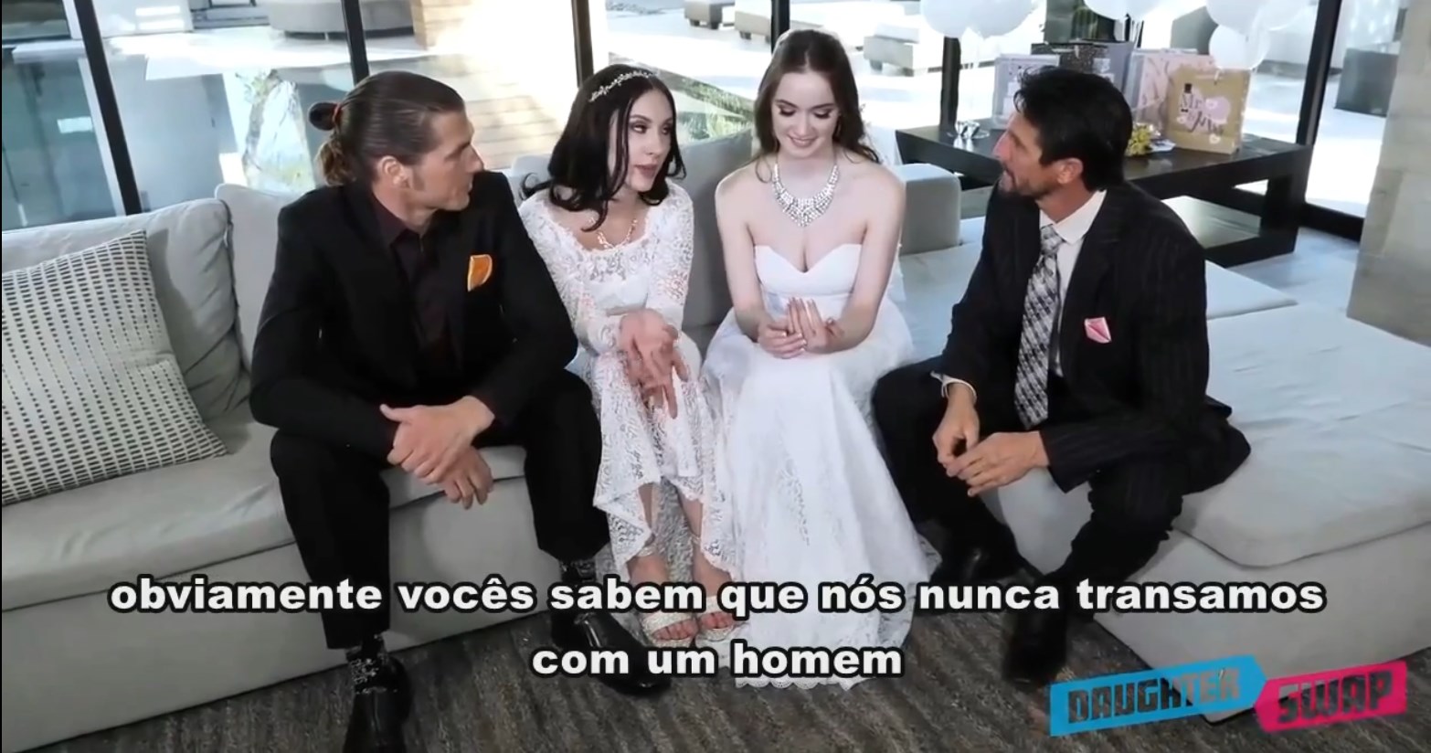 Noivas lésbica fuderam uma com pai da outra nesse pornô legendado delicioso, se entregando aos desejos mais proibidos.