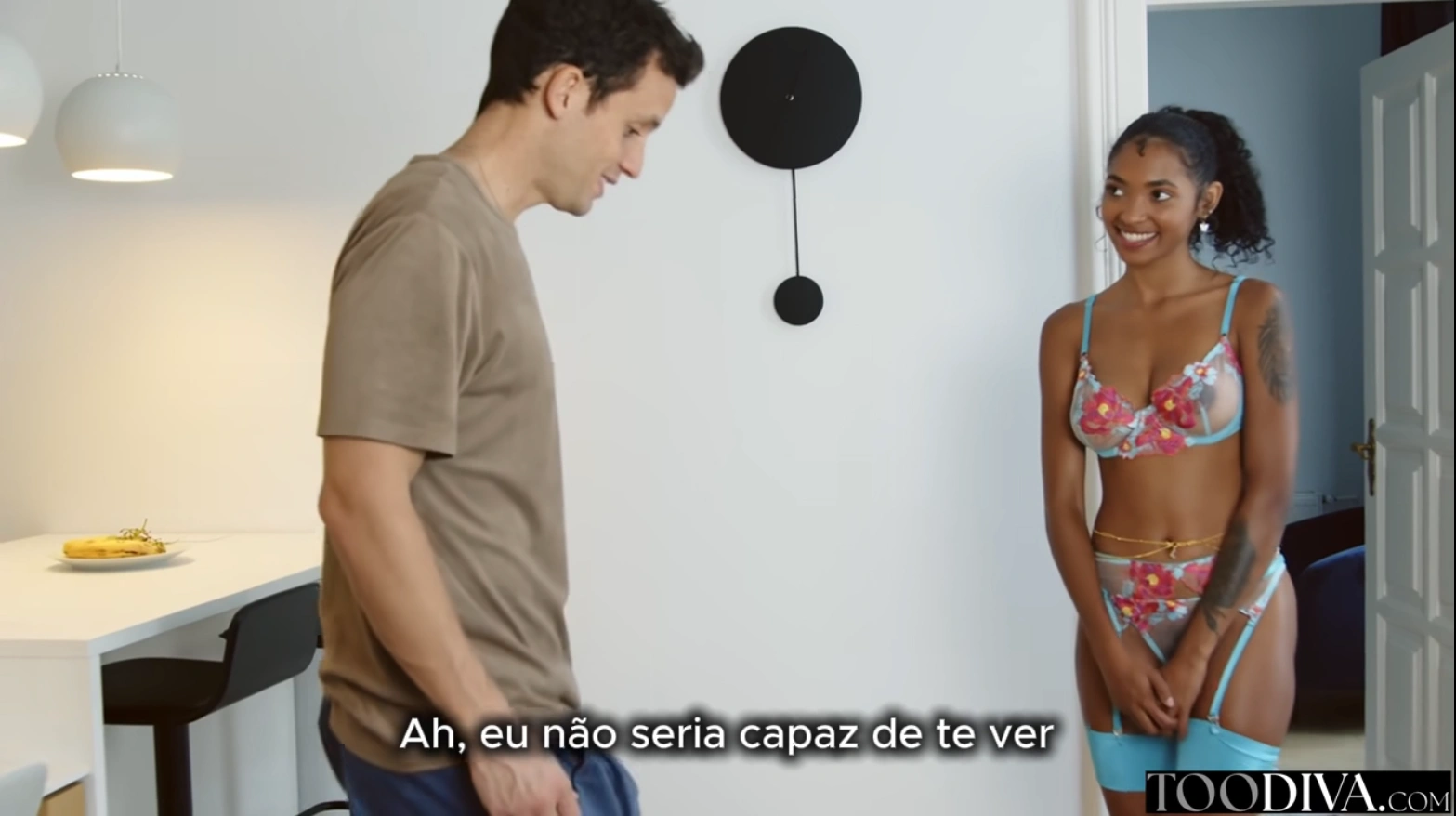 Sexo legendado gratis com novinha fudendo com o visitante misterioso que tem pau grande e gostoso.