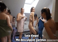 Pornocomlegenda safado invadindo o vestiário feminino