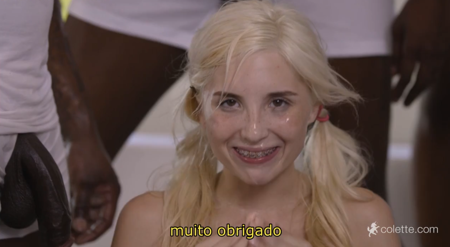 Famoso video da Piper Perri participando de um GangBang nesse sexo legendado com leitada, safada pedindo mais pica dura.