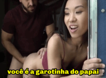 Flagrou a filha se masturbando e ajudou ela gozar – incesto legendado