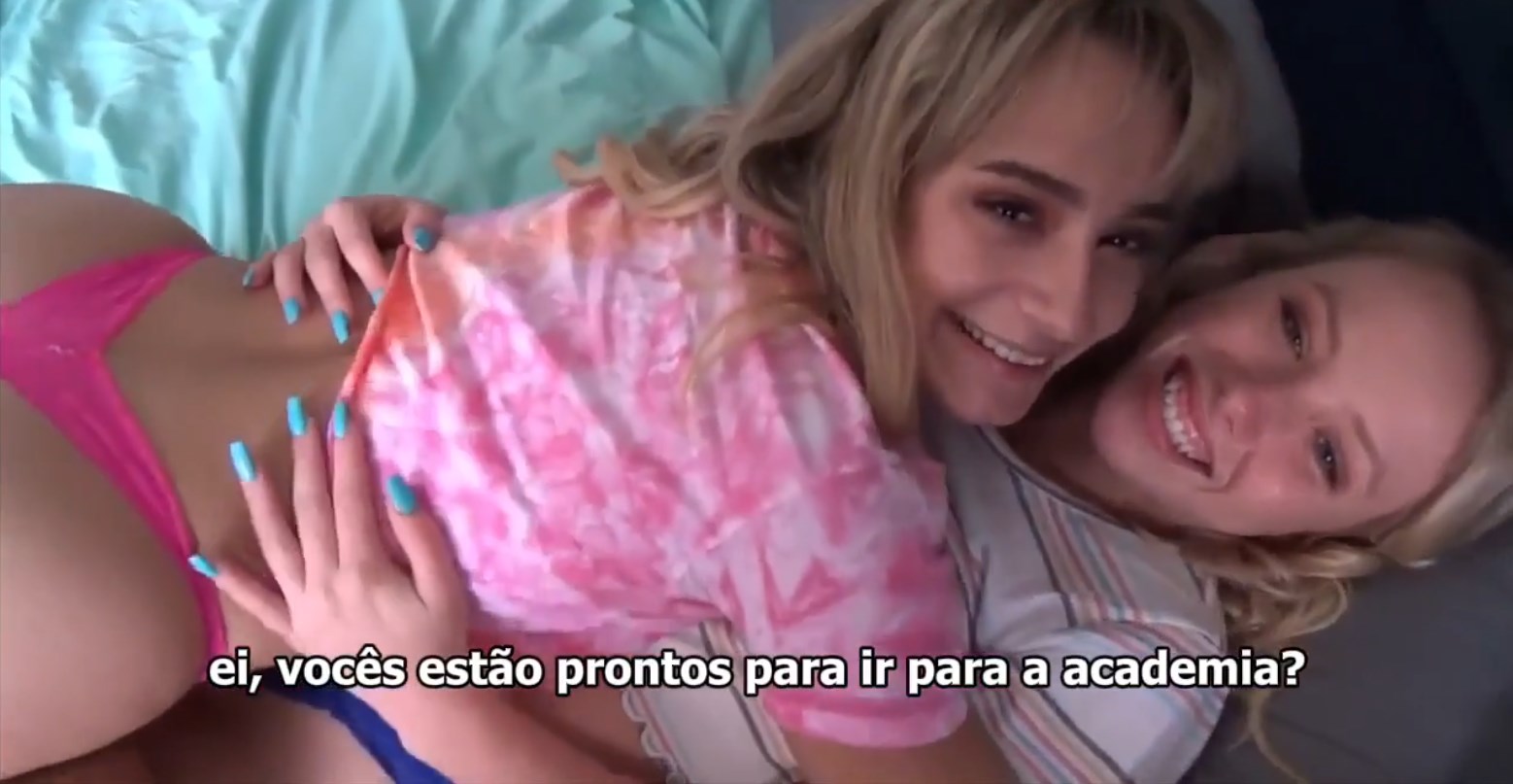 Incesto Legendado com enteadas pedindo para serem fodidas, mexendo os quadris com desejo, querendo sentir tudo até o fim.