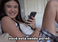 Assistindo pornô enquanto o irmão dorme ao lado – incesto legendado