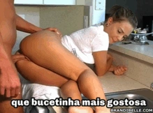 Ninfetinha deixou gozar dentro da bucetinha – porn com legenda