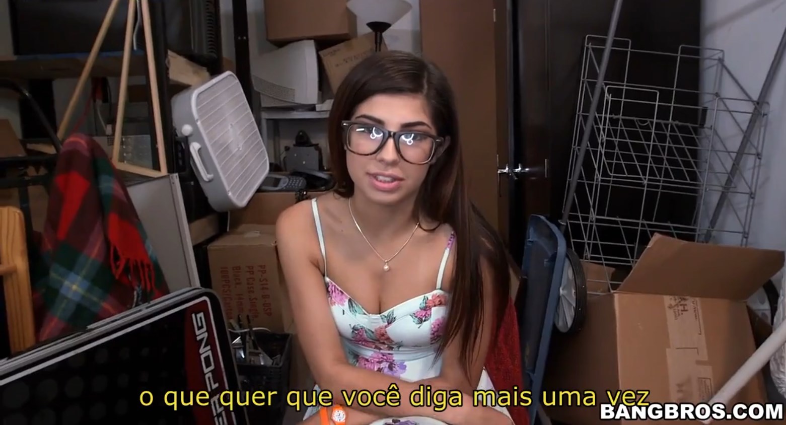Novinha viciada em porra faz teste para virar atriz pornô nesse xnxx legendado perfeitinho, querendo provar que aguenta tudo