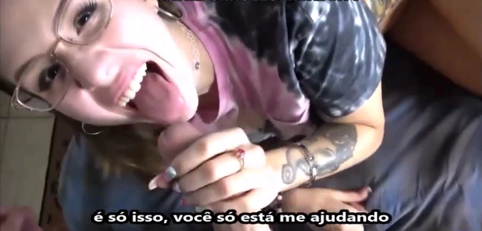 Praticando sexo anal com o padrasto nesse incesto legendado lindo, com movimentos intensos e gemidos abafados de prazer.