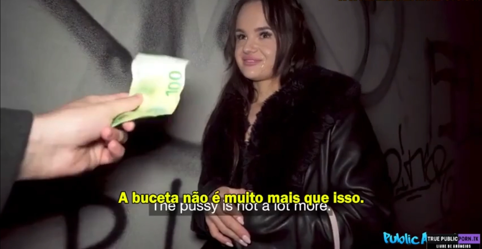 Public Agent legendado com novinha aceitando dinheiro pra mamar, Chupando com vontade e olhando nos olhos.