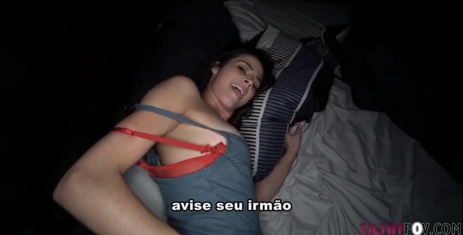 Pegou a irmã a força do jeito que ela gosta no incesto legendado bruto, com uma pegada forte e selvagem na cama dos pais.
