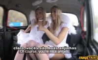 Legendado sexo com anjinhas dentro do táxi