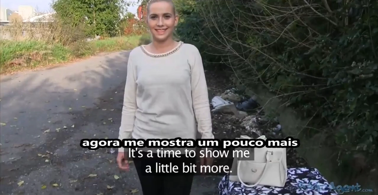 Legendadoporno loira enganada no falso teste para virar modelo famosa, provocando o câmera com um strip ousado e sedutor