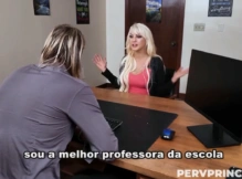 Pornoconlegenda diretor descobriu que a professora fodida com os alunos e fudeu ela