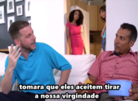 Amigas perdendo cabaço uma com pai da outra – sexo legendado