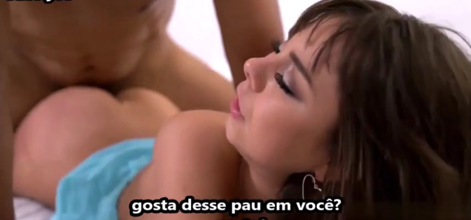Amigas perdendo cabaço uma com pai da outra nesse sexo legendado delicioso, delirando de prazer com gemidos intensos e ousados