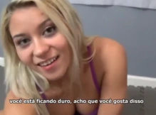 Enteada pediu ajuda para se alongar em cena legendada