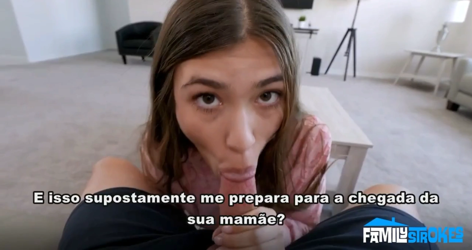 Filha enfermeira curando ejaculação precoce do padrasto em um incesto legendado lindo, com toques habilidosos e provocantes