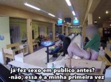 Sexo na pista de boliche com novinha linda – pornô legenda