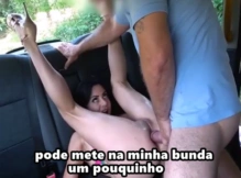 Turista deu a bunda para o taxista nesse video legendado