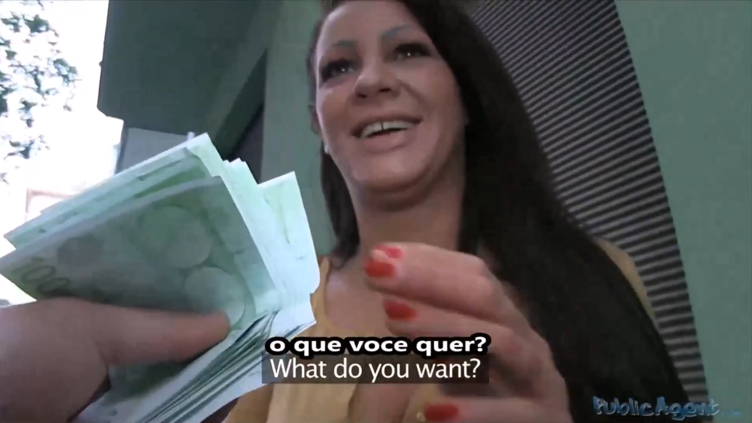 Ela faz tudo por dinheiro em video de public agent legendado perfeito de mais, chupando com vontade e olhando nos olhos