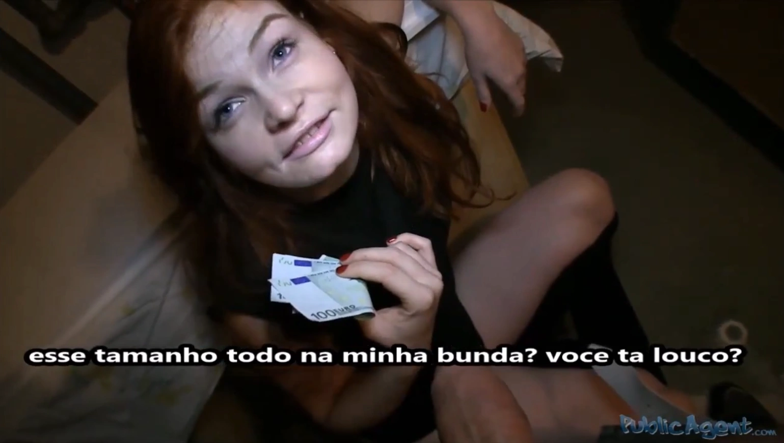 Sexo anal legendado comendo o cu da ex colega da escola publica, apertando com força as nádegas enquanto penetra devagar