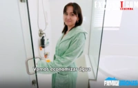 Tomando banho com a enteada – incesto com legenda