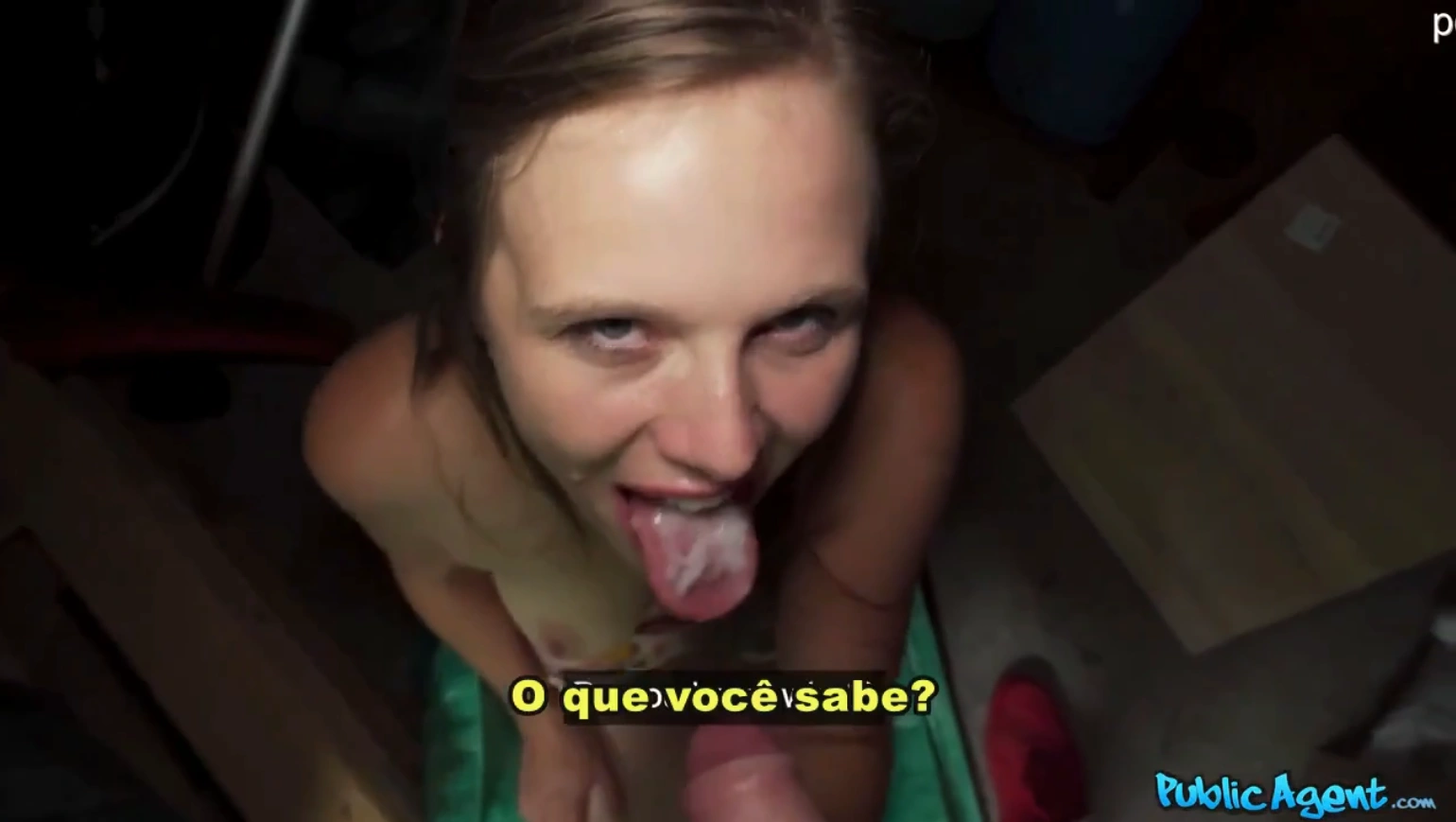 Fudendo a buceta peluda da naturista public agent legendado porno, de quatro na mata, gemendo baixinho com cada estocada.