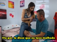 Conversa entre padrasto e enteada acaba em sexo – incesto legendado