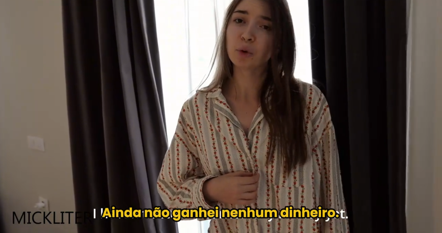 Anal legendado com novinha dando o cu para pagar o aluguel da casa, com olhos vendados e gemidos abafados de prazer.
