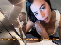 Meia irmã mijando na boca do irmão – incesto legendado