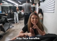 Novinha dando gostoso pro cliente da barbearia – Legendado