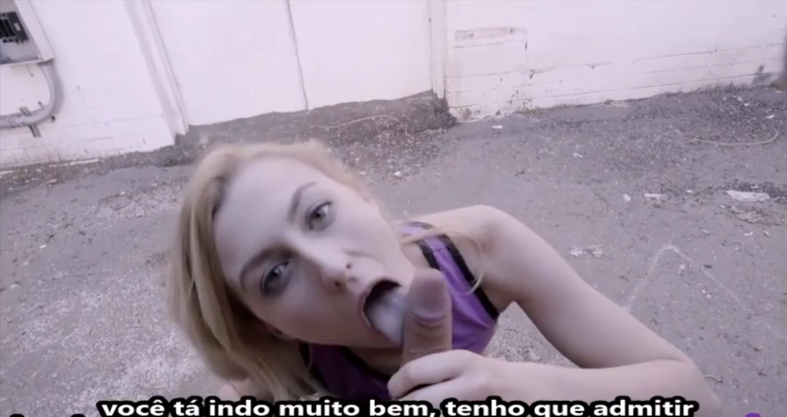 Porno legendado chupando o policial dotado, chupando com vontade o pau grosso do policial tarado e safado.