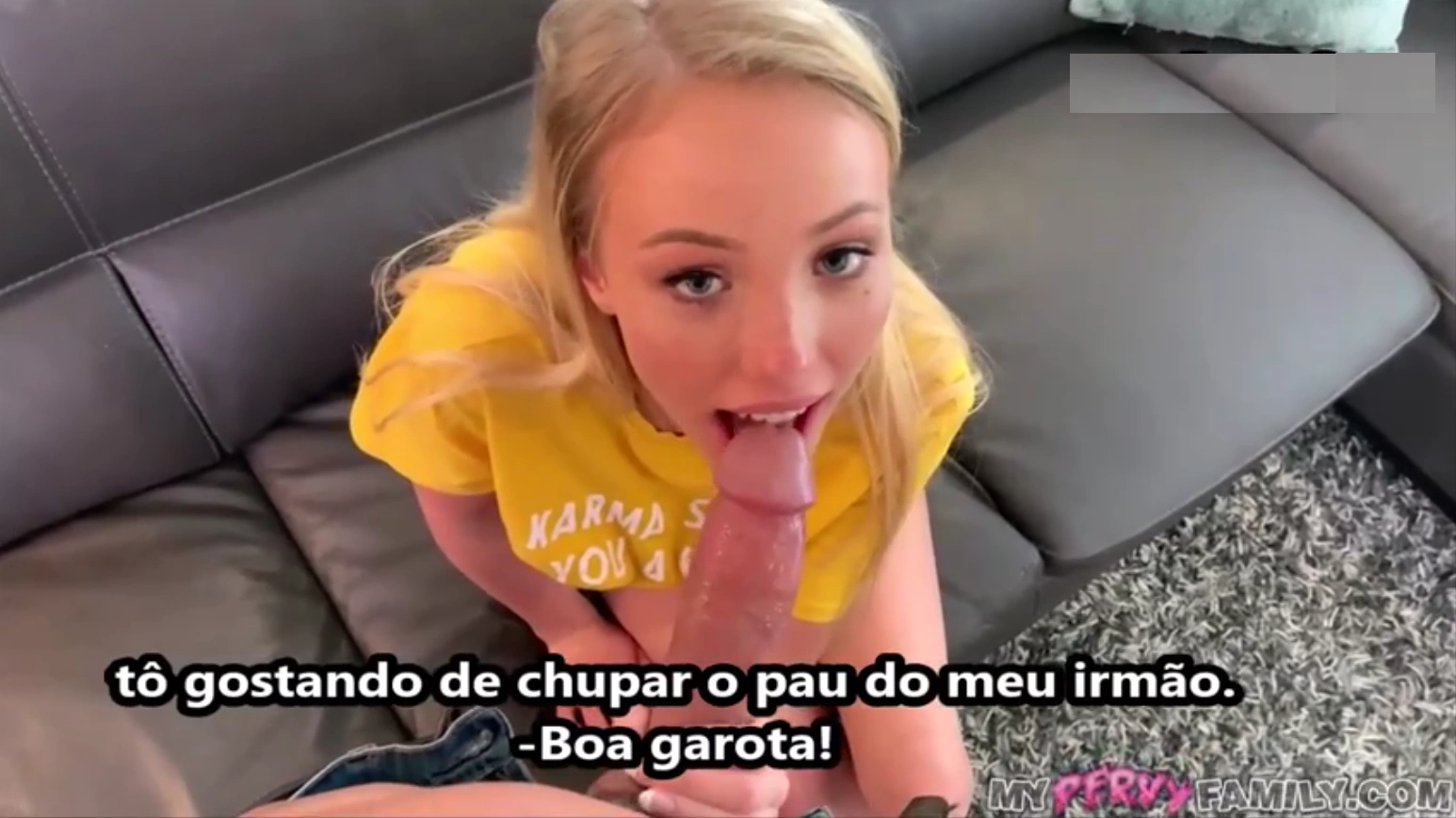 Meteu na buceta e gozou na boca da meia irmã legendado com ela chupando tudo gulosa depois da foda forte e bem gozada.