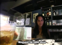 Garçonete transando com cliente no bar – Porno Legendado