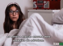 Enteada espiando o padrasto pelado – Porno Com Legenda