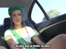 Escoteira novinha oferece buceta ao cliente – Porno Legendado