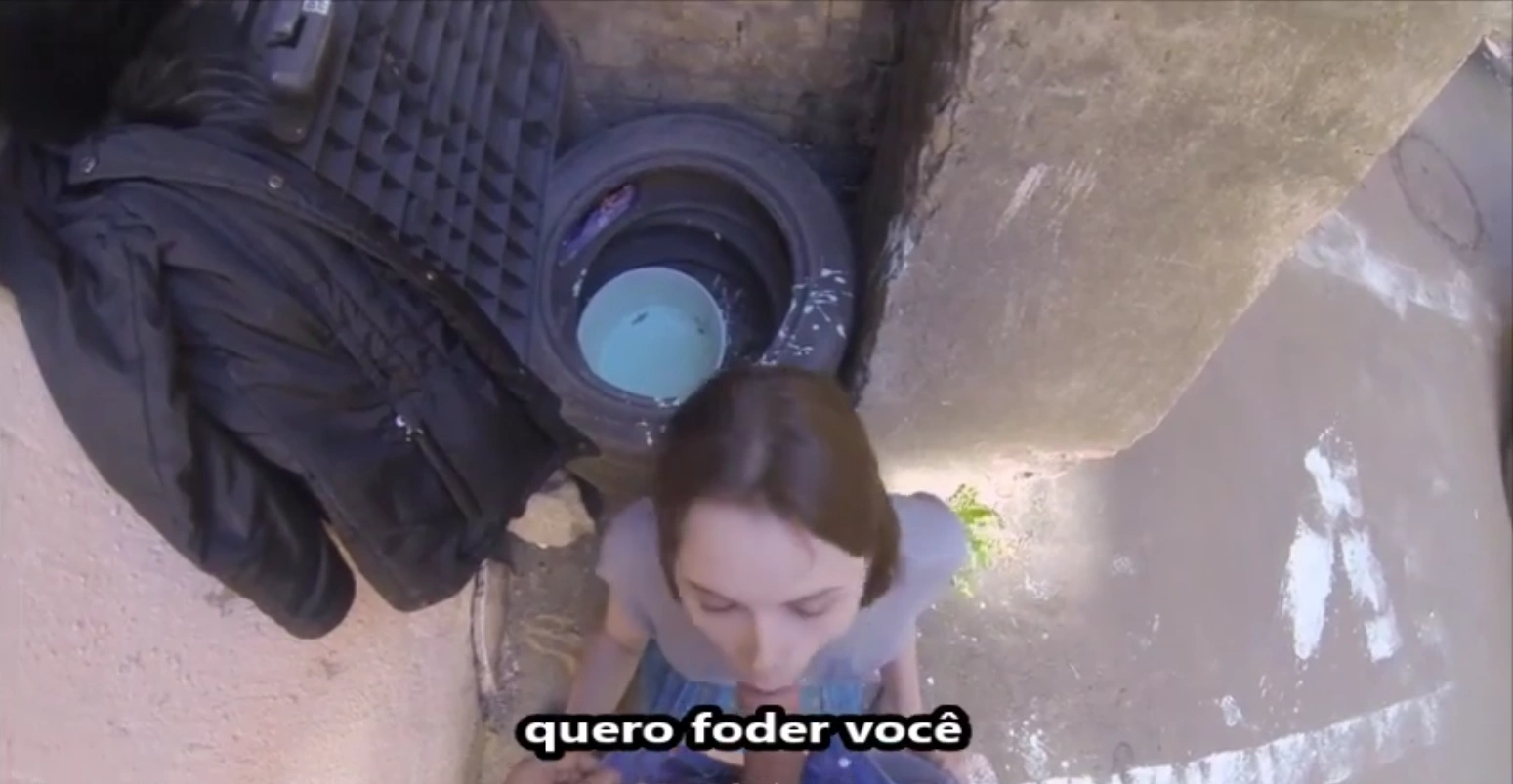 Sexo no beco com a novinha que conheceu no parque legendado para você metendo gostoso nela de pé com bundinha empinada e safadeza total.