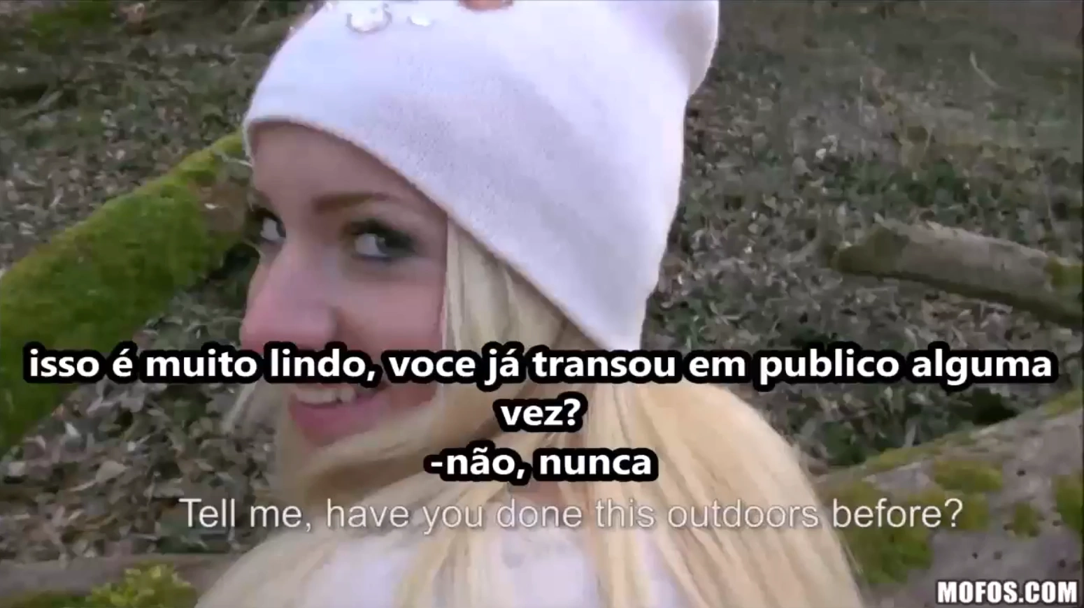 Sexo por dinheiro com loirinha bucetuda transa legendada mostrando ela rebolando gostoso e gemendo alto enquanto mama e leva rola fundo na buceta molhada.