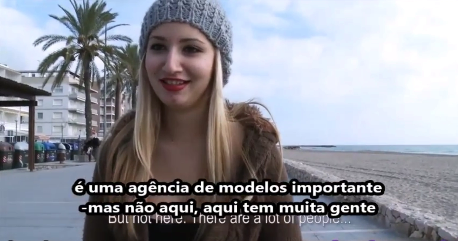Video Legendado Novinha linda foi pro mato com agente de modelos dotado e ficou rebolando gostoso na rola dele.