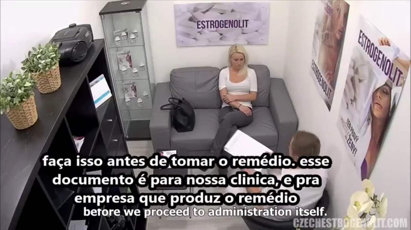 Porno com legenda ficou excitada e transou o com médico pauzudo ela sentou gostoso no cacete dele e deixou a buceta molhada latejando de tanto prazer.