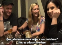 Sexo no fundos do bar em uma troca de casal legendado