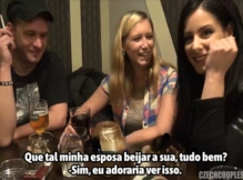 Sexo no fundos do bar em uma troca de casal legendado