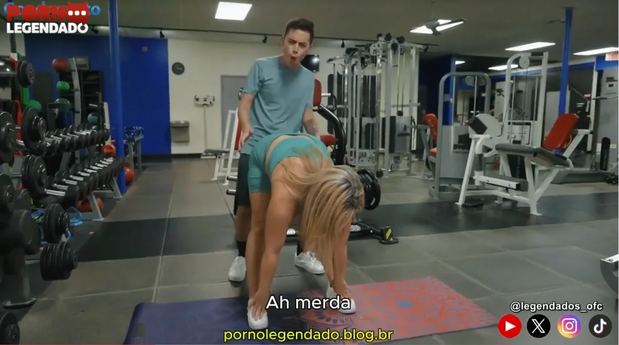 Pornô legenda cavalona deu pro novinho no banheiro da academia e teve um orgasmo gemendo baixo enquanto rebolava gostoso no pau dele sem parar.