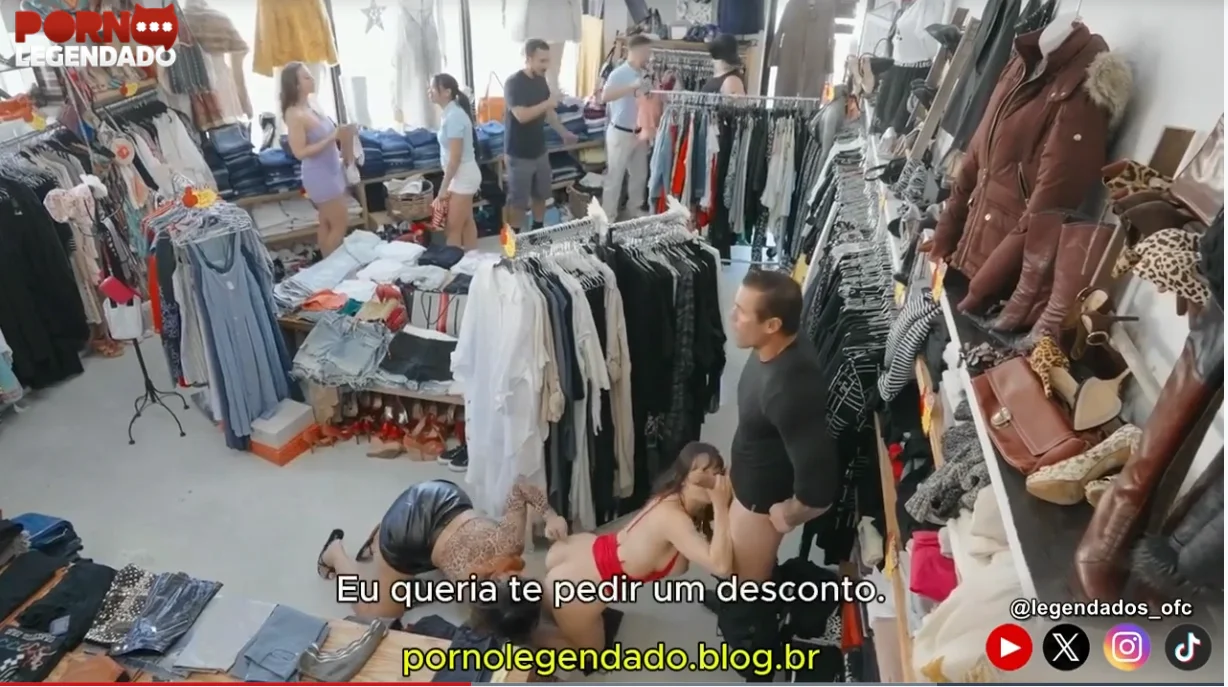 Video legendado funcionarias e clientes fodem durante Black Friday de putaria com os machos metendo sem camisinha e as vadias gemendo alto no meio da loja.